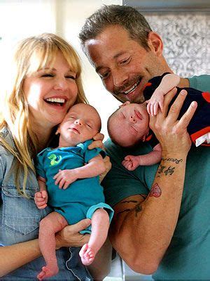 Johnny Messner and Kathryn Morris Welcome Twins。